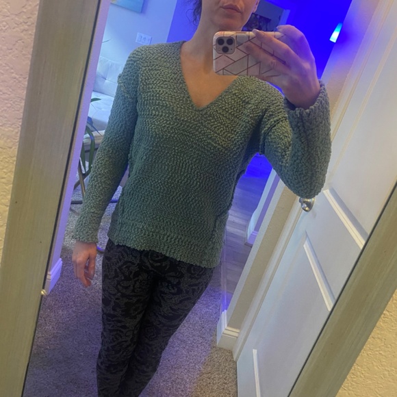 Green Sweater - Picture 3 of 3
